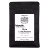 Haimoo Roasteryn tyylikäs musta kahvipussi jossa on Colombia Finca Monteblanco etiketti. Kyseessä on innovatiivinen kylmäfermentoitu erikoiskahvi jonka makuprofiilissa on limonadia vadelmaa ja hibiskusta.