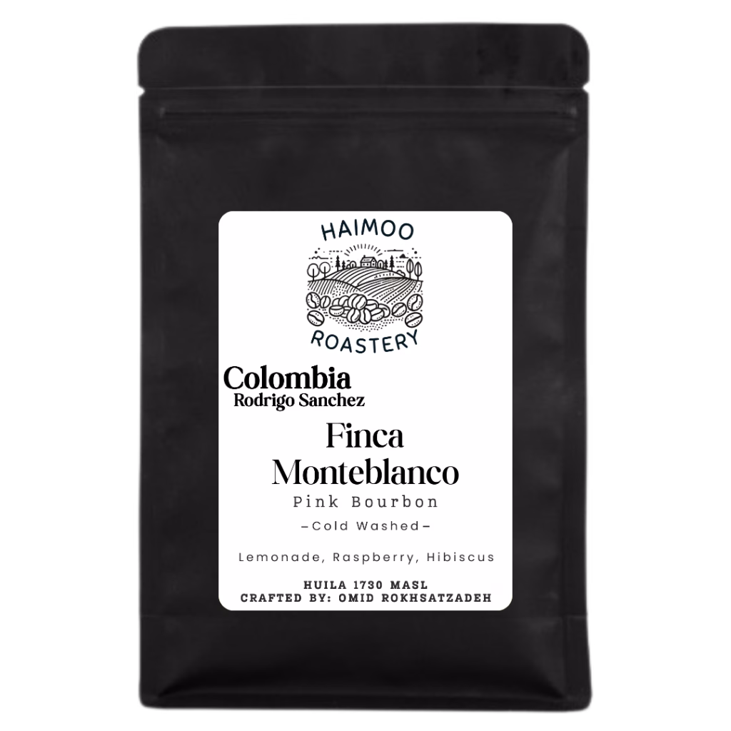 Haimoo Roasteryn tyylikäs musta kahvipussi jossa on Colombia Finca Monteblanco etiketti. Kyseessä on innovatiivinen kylmäfermentoitu erikoiskahvi jonka makuprofiilissa on limonadia vadelmaa ja hibiskusta.