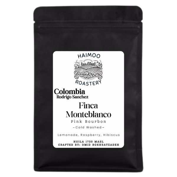 Haimoo Roasteryn tyylikäs musta kahvipussi jossa on Colombia Finca Monteblanco etiketti. Kyseessä on innovatiivinen kylmäfermentoitu erikoiskahvi jonka makuprofiilissa on limonadia vadelmaa ja hibiskusta.